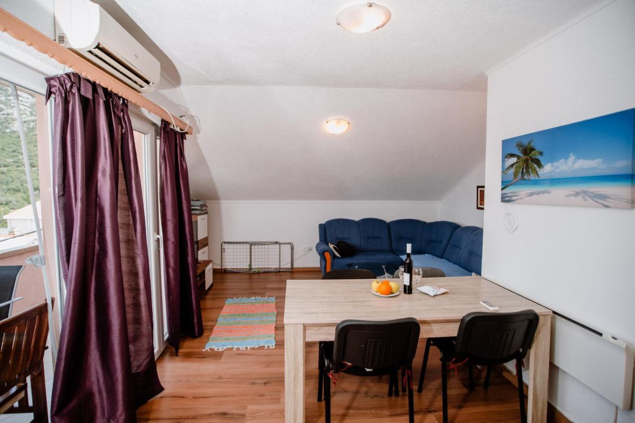 Apartmens Leona Apartment Karlobag Exterior photo