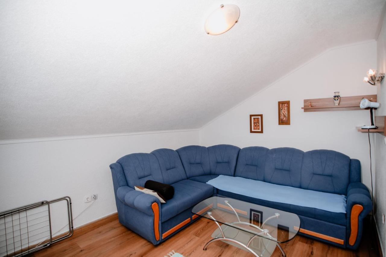 Apartmens Leona Apartment Karlobag Exterior photo