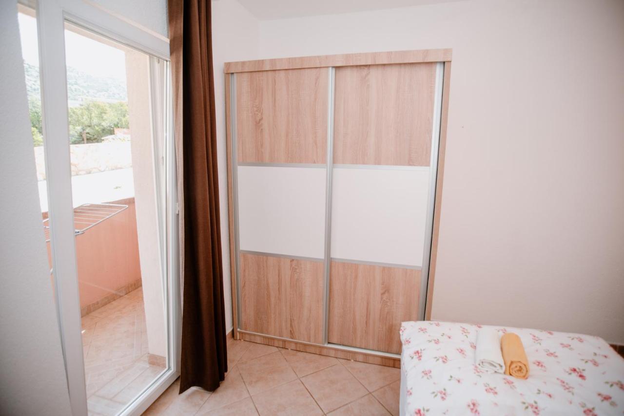 Apartmens Leona Apartment Karlobag Exterior photo