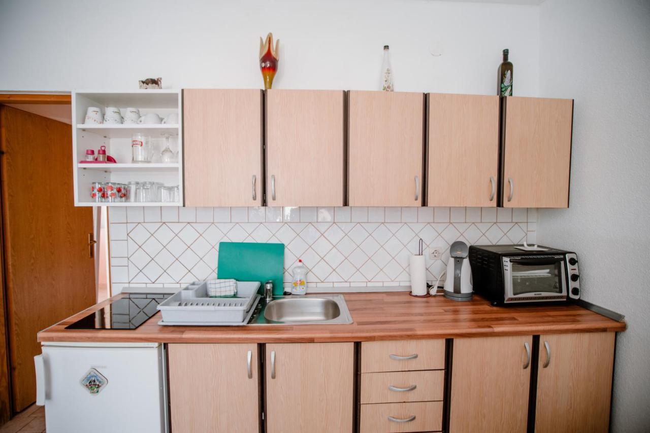 Apartmens Leona Apartment Karlobag Exterior photo