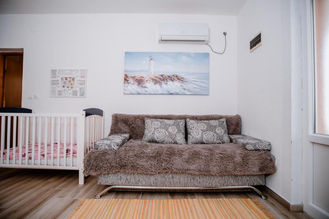 Apartmens Leona Apartment Karlobag Exterior photo